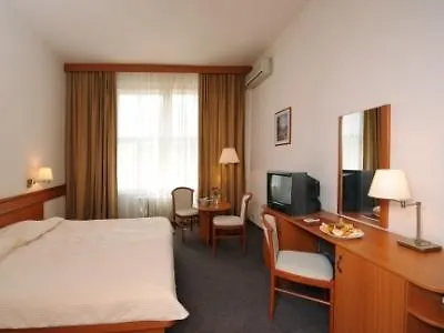 Hunguest Hotel Platanus Будапешт