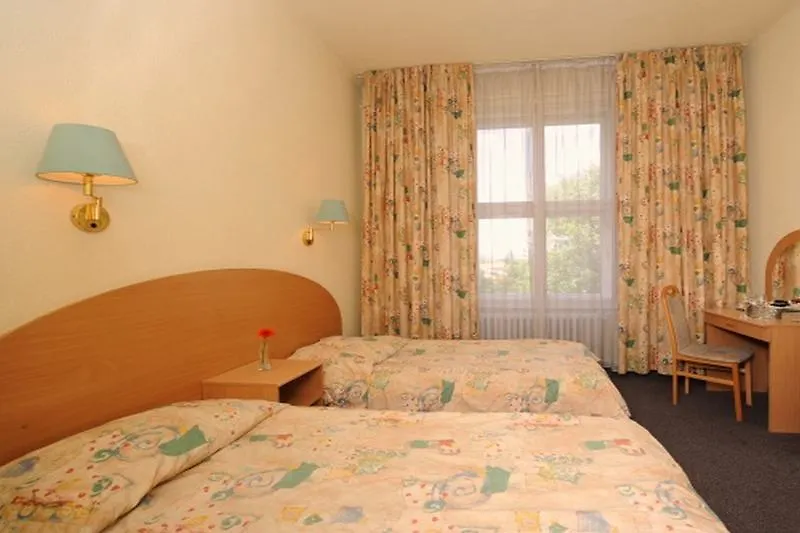 Hunguest Hotel Platanus Будапешт