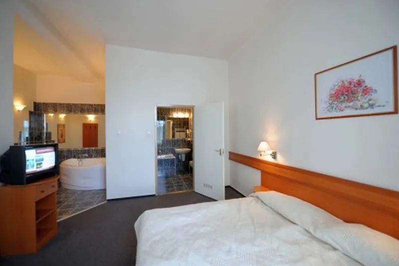 Hunguest Hotel Platanus Будапешт