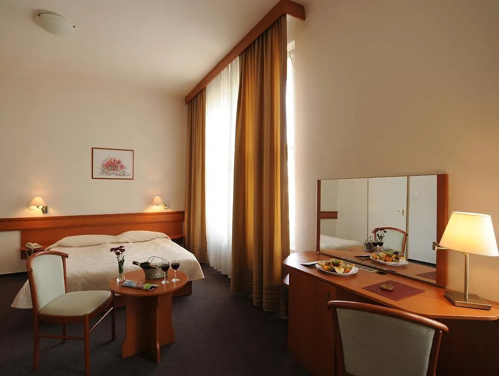 Hunguest Hotel Platanus Будапешт Венгрия