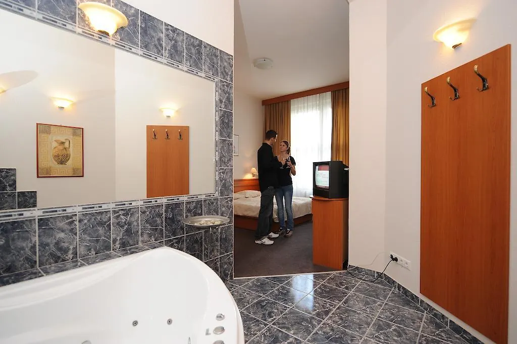 Hunguest Hotel Platanus Будапешт