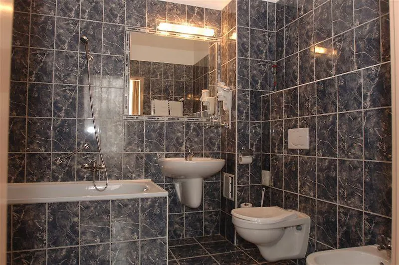 Hunguest Hotel Platanus Будапешт 3*,